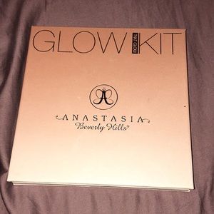 Anastasia beverly hills THAT GLOW highlighter pal
